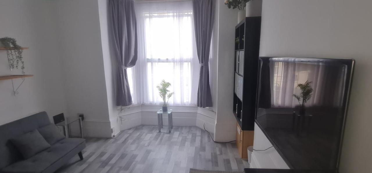 2 Bed Flat In Lambeth Appartement Londen Buitenkant foto